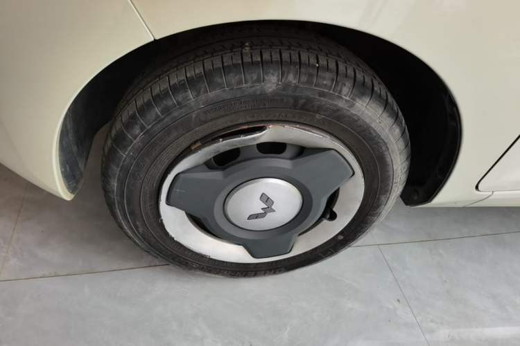 Used Wuling Hongguang MINIEV 2022 Macaron Premium Model – Lithium Iron Phosphate Left Front Wheel Hub