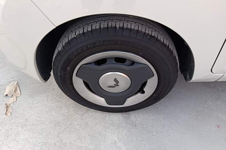 Used Wuling Hongguang MINIEV 2022 Macaron Fashion Model Lithium Iron Phosphate Left Front Wheel Hub