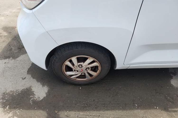 Used Wuling Hongguang MINIEV 2022 Zizai Version Lithium Iron Phosphate Left Front Wheel Hub