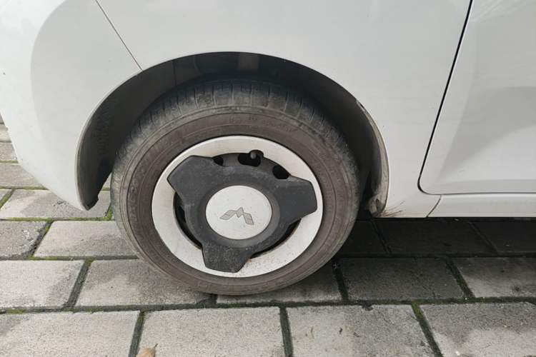Used Wuling Hongguang MINIEV 2022 Zizai Version Lithium Iron Phosphate Left Front Wheel Hub