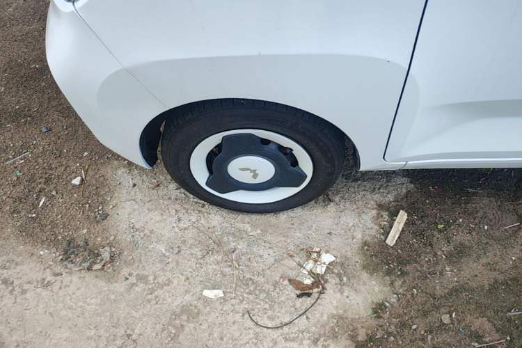Used Wuling Hongguang MINIEV 2022 Zizai Version Lithium Iron Phosphate Left Front Wheel Hub