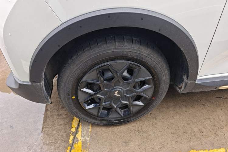 Used Wuling Hongguang MINIEV 2022 GAMEBOY 200km Gaming Edition with Lithium Iron Phosphate Left Front Wheel Hub