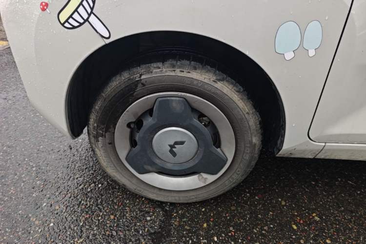 Used Wuling Hongguang MINIEV 2022 Macaron Premium Model – Lithium Iron Phosphate Left Front Wheel Hub