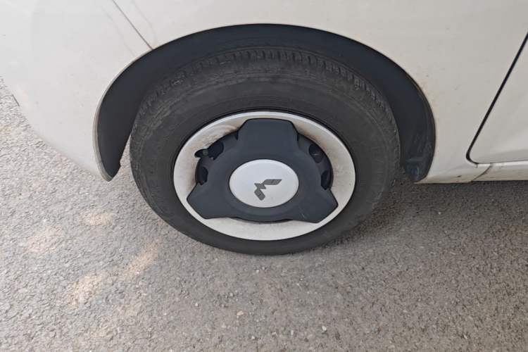 Used Wuling Hongguang MINIEV 2022 Easy Version Lithium Iron Phosphate Left Front Wheel Hub