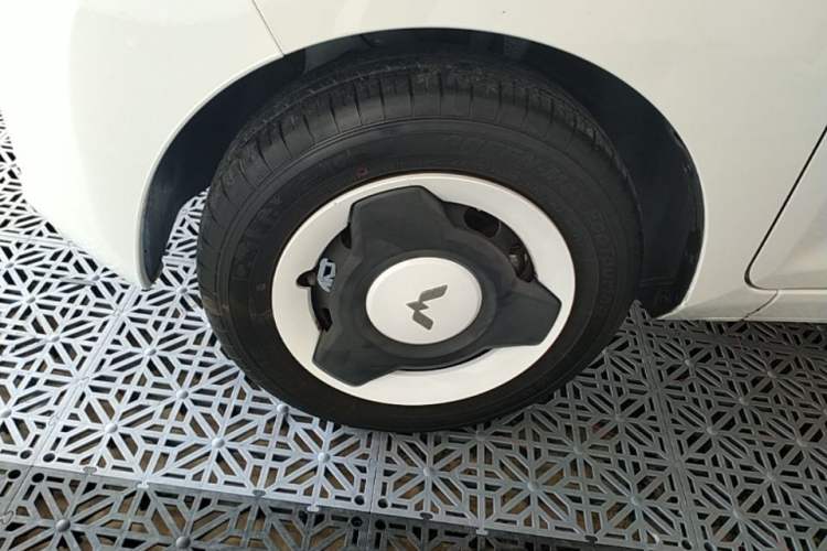 Used Wuling Hongguang MINIEV 2022 Zizai Version Lithium Iron Phosphate Left Front Wheel Hub