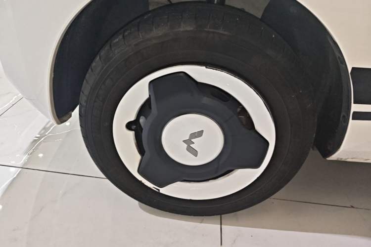 Used Wuling Hongguang MINIEV 2022 Easy Version Lithium Iron Phosphate Left Front Wheel Hub