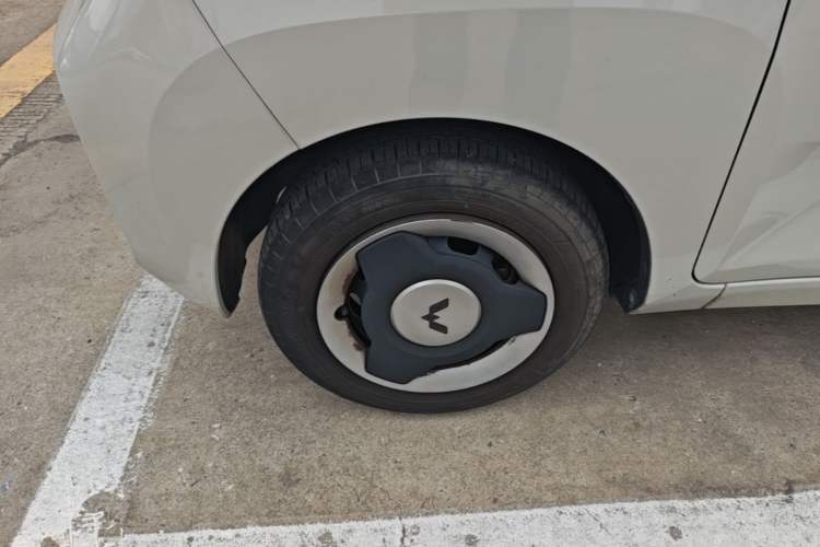Used Wuling Hongguang MINIEV 2022 Macaron Premium Model – Lithium Iron Phosphate Left Front Wheel Hub