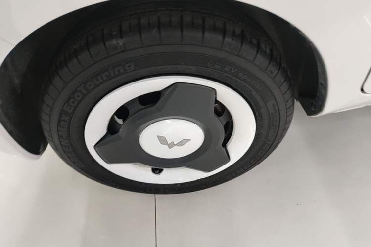 Used Wuling Hongguang MINIEV 2022 Zizai Version Lithium-NMC Left Front Wheel Hub
