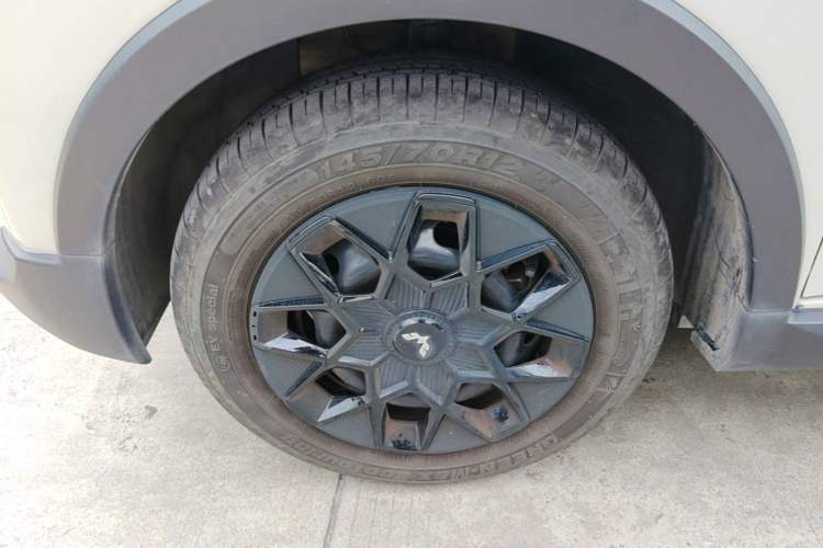 Used Wuling Hongguang MINIEV 2022 GAMEBOY 200km Gaming Edition with Lithium Iron Phosphate Left Front Wheel Hub
