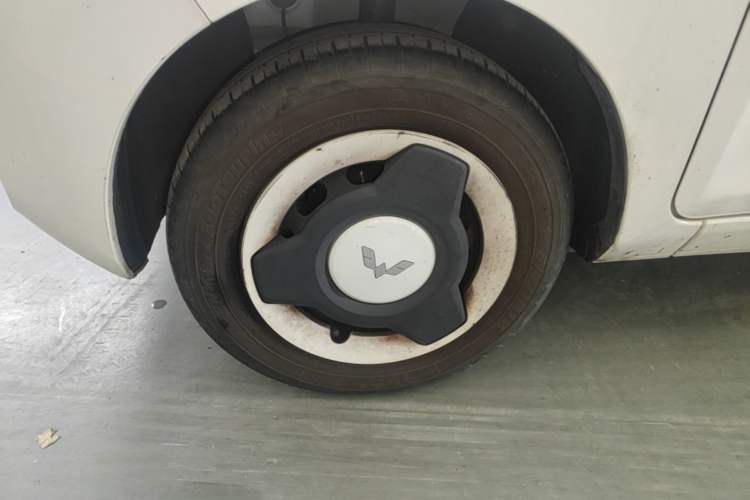 Used Wuling Hongguang MINIEV 2022 Zizai Version Lithium-NMC Left Front Wheel Hub
