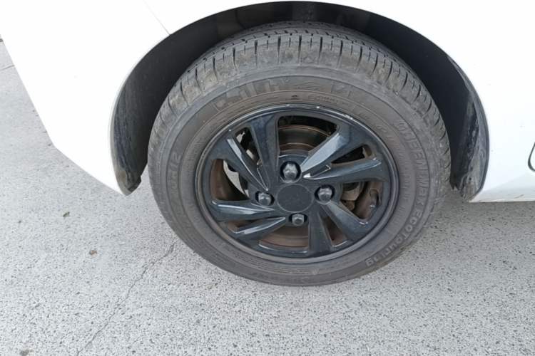 Used Wuling Hongguang MINIEV 2022 Macaron Fashion Model Lithium Iron Phosphate Left Front Wheel Hub