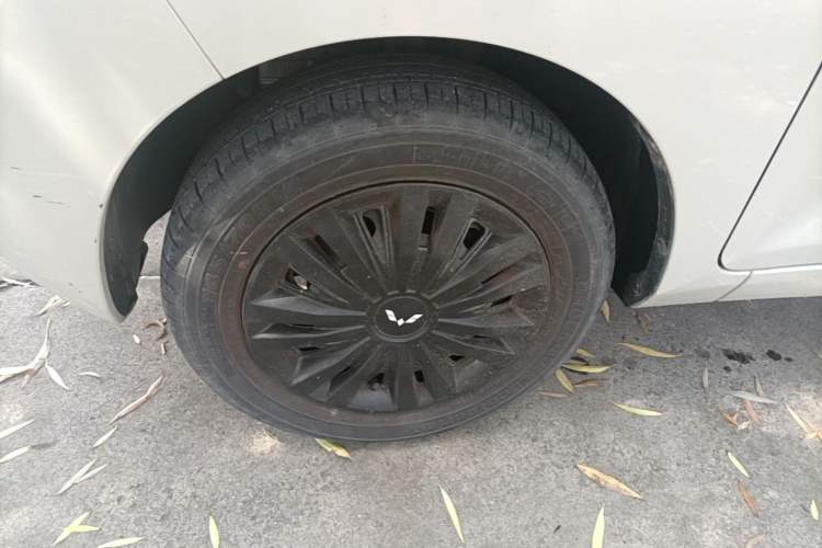 Used Wuling Hongguang MINIEV 2022 Macaron Fashion Edition Lithium-Nickel-Cobalt-Alpha-oxide Left Front Wheel Hub
