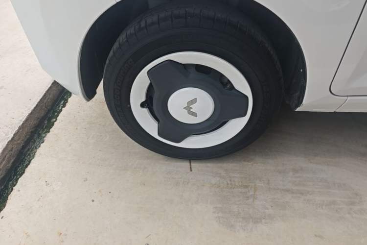 Used Wuling Hongguang MINIEV 2022 Easy Version Lithium Iron Phosphate Left Front Wheel Hub