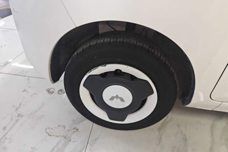 Used Wuling Hongguang MINIEV 2022 Easy Version Lithium Iron Phosphate Left Front Wheel Hub