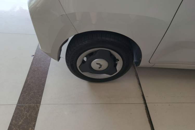 Used Wuling Hongguang MINIEV 2022 Macaron Premium Model – Lithium Iron Phosphate Left Front Wheel Hub