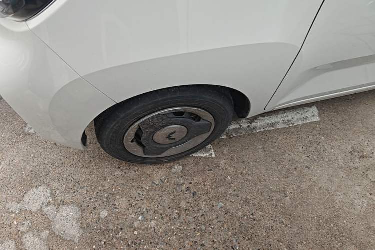 Used Wuling Hongguang MINIEV 2022 Macaron Fashion Edition Lithium-Nickel-Cobalt-Alpha-oxide Left Front Wheel Hub