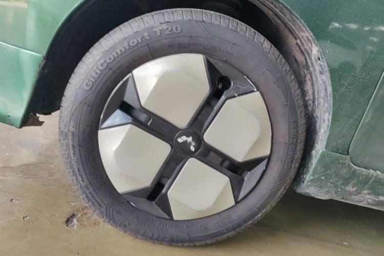 Used Wuling Hongguang MINIEV 2022 Macaron Fashion Edition Lithium-Nickel-Cobalt-Alpha-oxide Left Front Wheel Hub