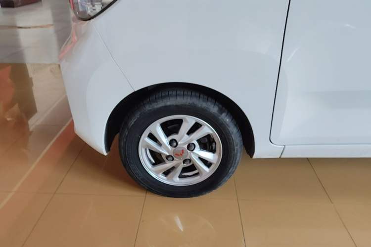 Used Wuling Hongguang MINIEV 2022 Enjoy Edition Lithium Iron Phosphate Left Front Wheel Hub