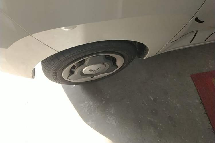 Used Wuling Hongguang MINIEV 2022 Macaron Premium Model – Lithium Iron Phosphate Left Front Wheel Hub