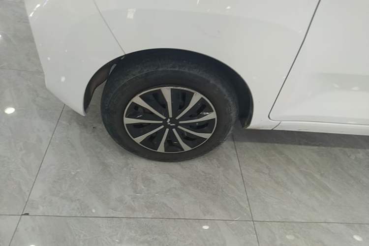 Used Wuling Hongguang MINIEV 2022 Zizai Version Lithium Iron Phosphate Left Front Wheel Hub