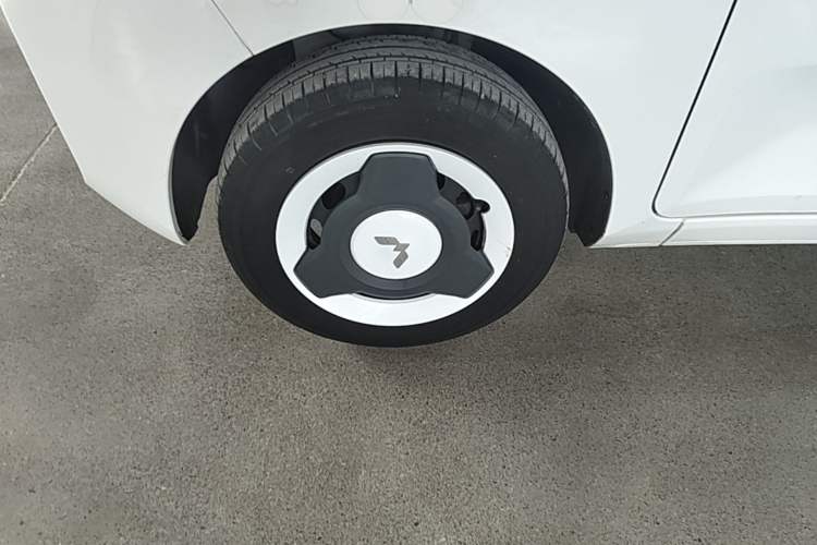 Used Wuling Hongguang MINIEV 2022 Enjoy Edition Lithium Iron Phosphate Left Front Wheel Hub