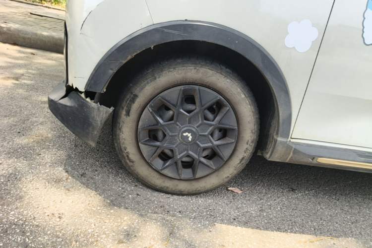 Used Wuling Hongguang MINIEV 2022 GAMEBOY 200km Gaming Edition with Lithium Iron Phosphate Left Front Wheel Hub