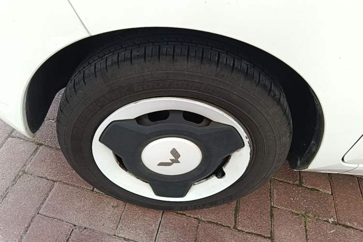 Used Wuling Hongguang MINIEV 2022 Enjoy Edition Lithium Iron Phosphate Left Front Wheel Hub