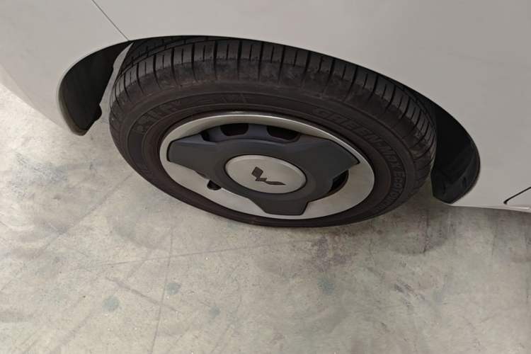 Used Wuling Hongguang MINIEV 2022 Macaron Premium Model – Lithium Iron Phosphate Left Front Wheel Hub