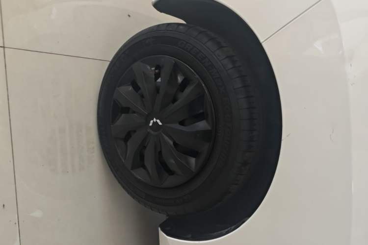 Used Wuling Hongguang MINIEV 2022 Zizai Version Lithium Iron Phosphate Left Front Wheel Hub