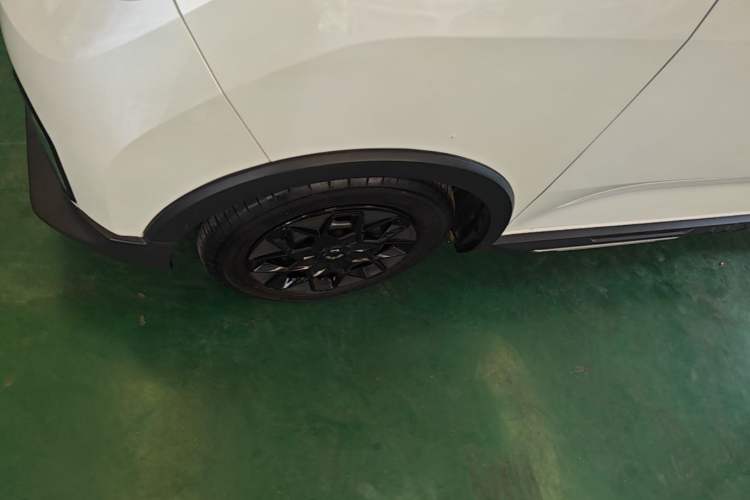 Used Wuling Hongguang MINIEV 2022 GAMEBOY 200km Gaming Edition with Lithium Iron Phosphate Left Front Wheel Hub