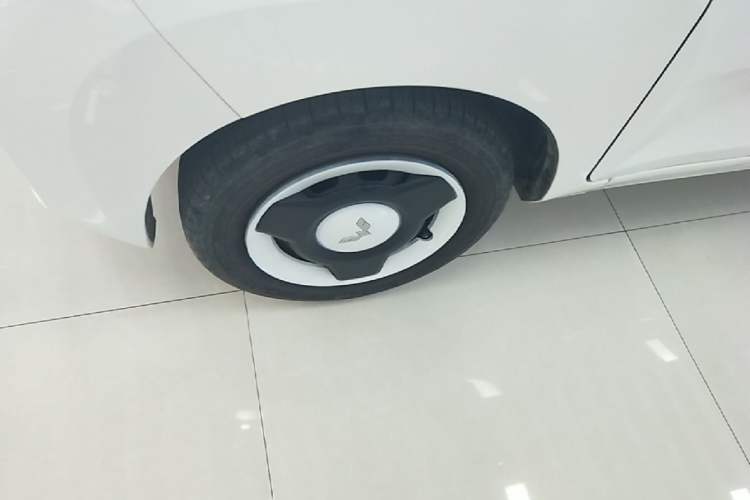 Used Wuling Hongguang MINIEV 2022 Zizai Version Lithium-NMC Left Front Wheel Hub