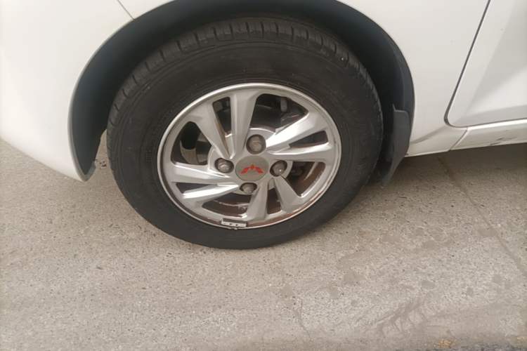 Used Wuling Hongguang MINIEV 2022 Zizai Version Lithium-NMC Left Front Wheel Hub