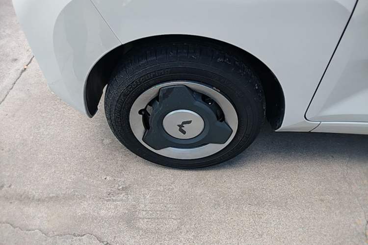 Used Wuling Hongguang MINIEV 2022 Macaron Fashion Edition Lithium-Nickel-Cobalt-Alpha-oxide Left Front Wheel Hub