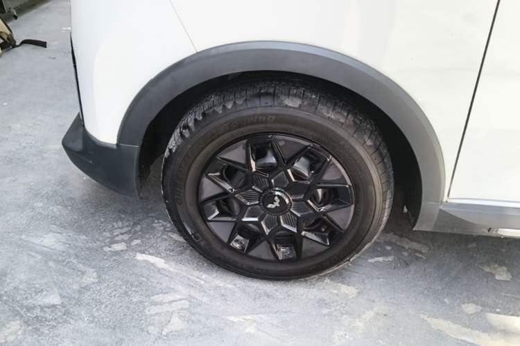 Used Wuling Hongguang MINIEV 2022 GAMEBOY 200km Gaming Edition with Lithium Iron Phosphate Left Front Wheel Hub
