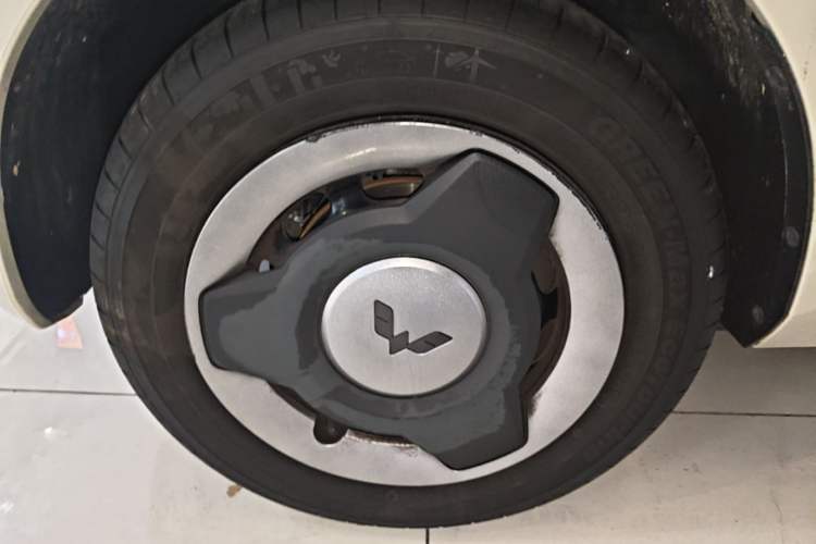 Used Wuling Hongguang MINIEV 2022 Macaron Premium Model – Lithium Iron Phosphate Left Front Wheel Hub