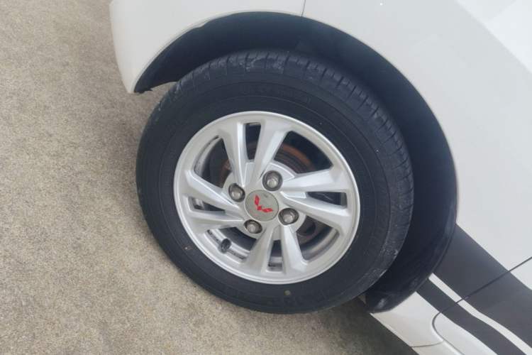 Used Wuling Hongguang MINIEV 2022 Easy Version Lithium Iron Phosphate Left Front Wheel Hub
