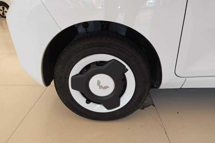 Used Wuling Hongguang MINIEV 2022 Enjoy Edition Lithium Iron Phosphate Left Front Wheel Hub