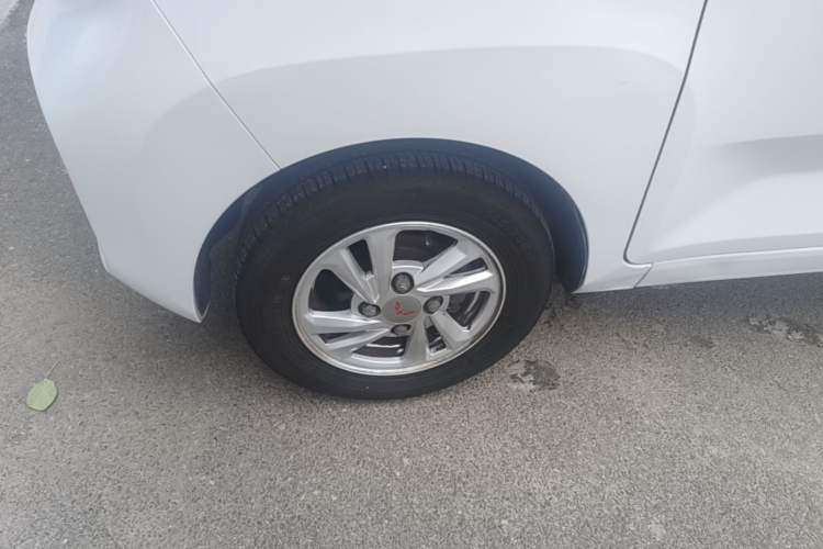 Used Wuling Hongguang MINIEV 2022 Zizai Version Lithium Iron Phosphate Left Front Wheel Hub