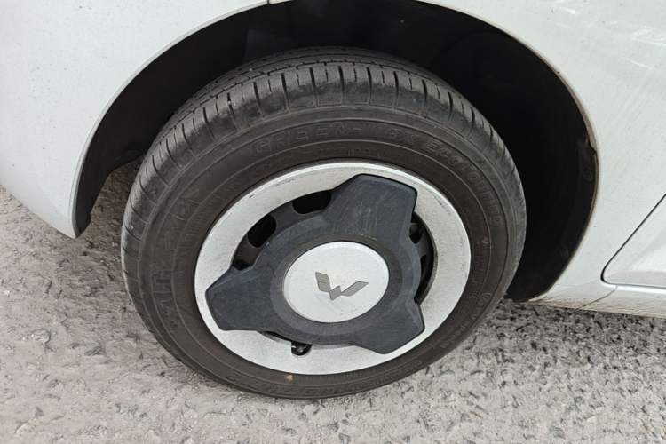 Used Wuling Hongguang MINIEV 2022 Easy Version Lithium-NMC Left Front Wheel Hub