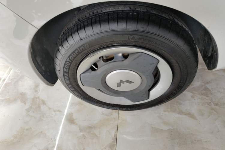 Used Wuling Hongguang MINIEV 2022 Macaron Fashion Model Lithium Iron Phosphate Left Front Wheel Hub