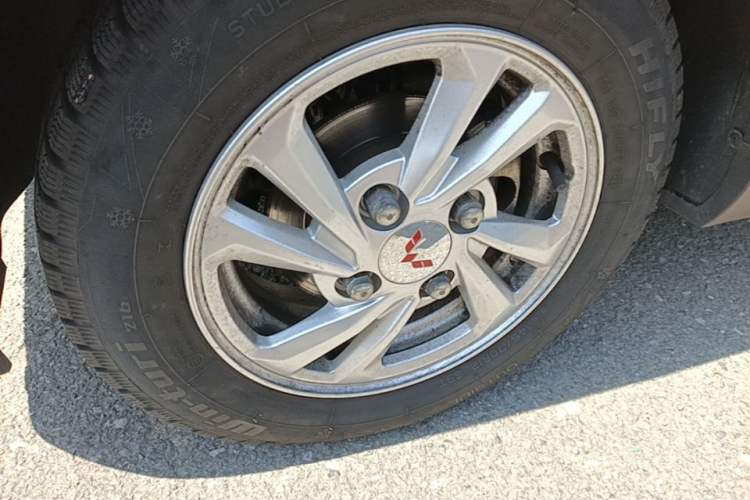 Used Wuling Hongguang MINIEV 2022 GAMEBOY 300km Enthusiast Model with Lithium Iron Phosphate Left Front Wheel Hub