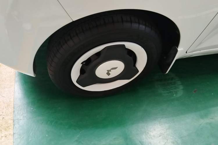 Used Wuling Hongguang MINIEV 2022 Easy Version Lithium Iron Phosphate Left Front Wheel Hub