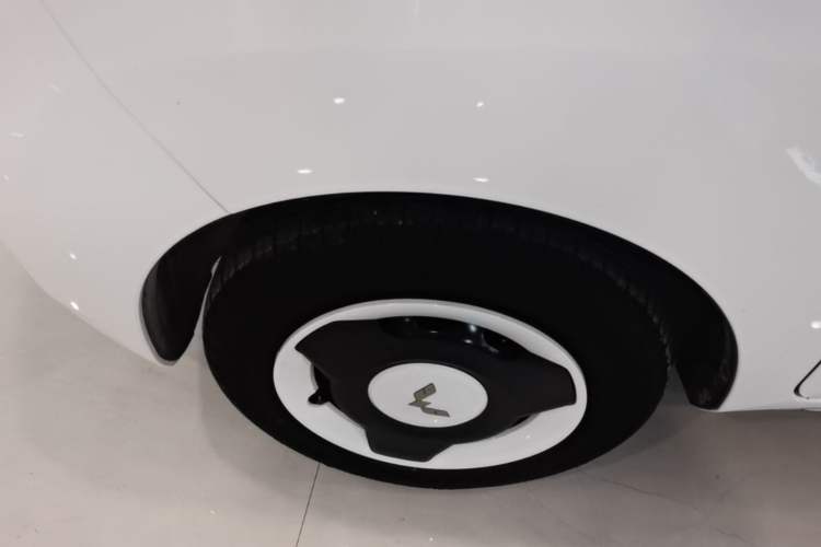 Used Wuling Hongguang MINIEV 2022 Easy Version Lithium Iron Phosphate Left Front Wheel Hub