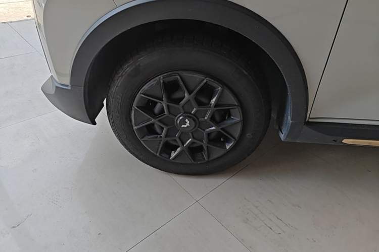 Used Wuling Hongguang MINIEV 2022 GAMEBOY 200km Gaming Edition with Lithium Iron Phosphate Left Front Wheel Hub