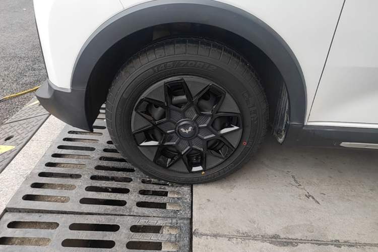 Used Wuling Hongguang MINIEV 2022 GAMEBOY 200km Gaming Edition with Lithium Iron Phosphate Left Front Wheel Hub