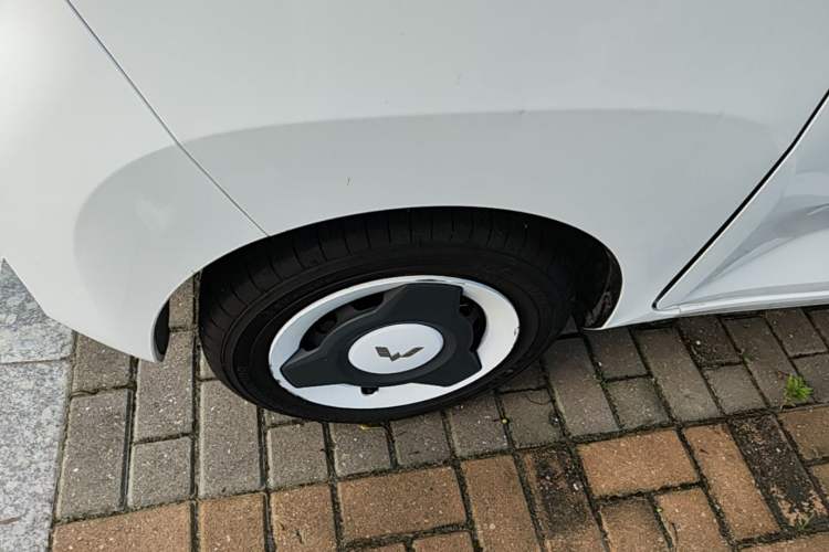 Used Wuling Hongguang MINIEV 2022 Enjoy Edition Lithium Iron Phosphate Left Front Wheel Hub