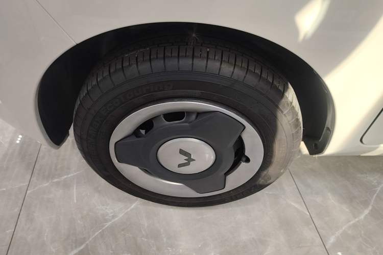 Used Wuling Hongguang MINIEV 2022 Macaron Fashion Edition Lithium-Nickel-Cobalt-Alpha-oxide Left Front Wheel Hub