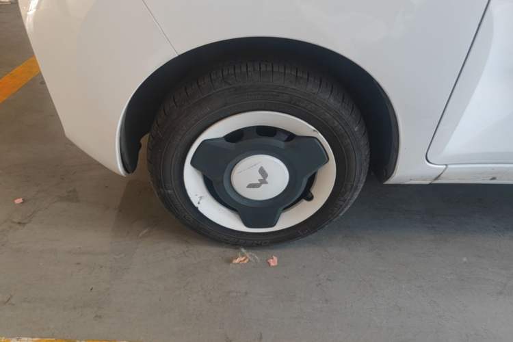 Used Wuling Hongguang MINIEV 2022 Zizai Version Lithium-NMC Left Front Wheel Hub