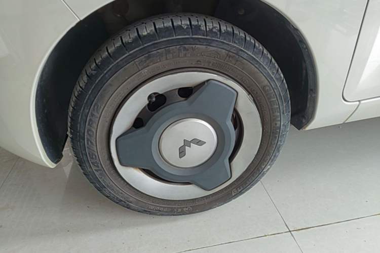 Used Wuling Hongguang MINIEV 2022 Macaron Premium Model – Lithium Iron Phosphate Left Front Wheel Hub