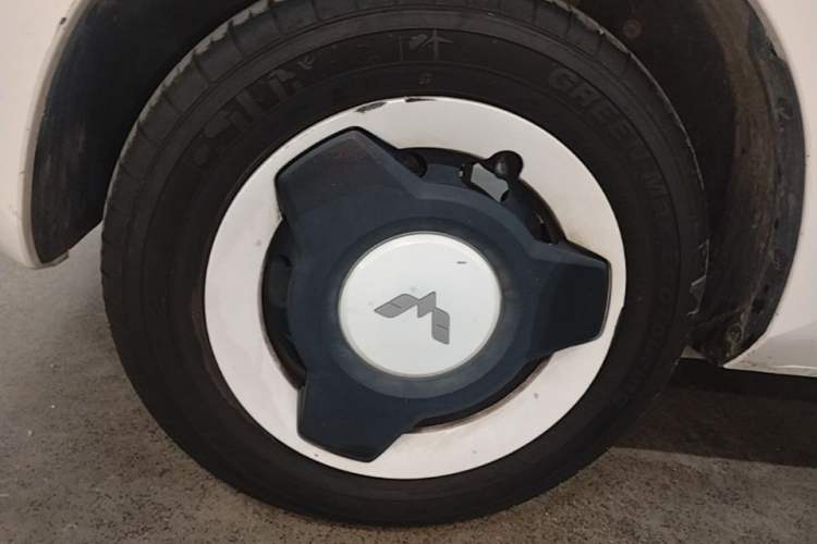 Used Wuling Hongguang MINIEV 2022 Enjoy Edition Lithium Iron Phosphate Left Front Wheel Hub